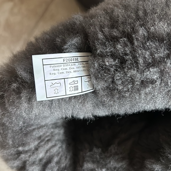 UGG Australia Leather Bailey Button Triplet 1962Y Women's/girls Bootie Size 5 - Picture 7 of 8